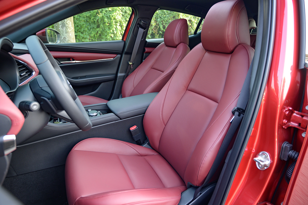 Hàng ghế trước oto Mazda 3