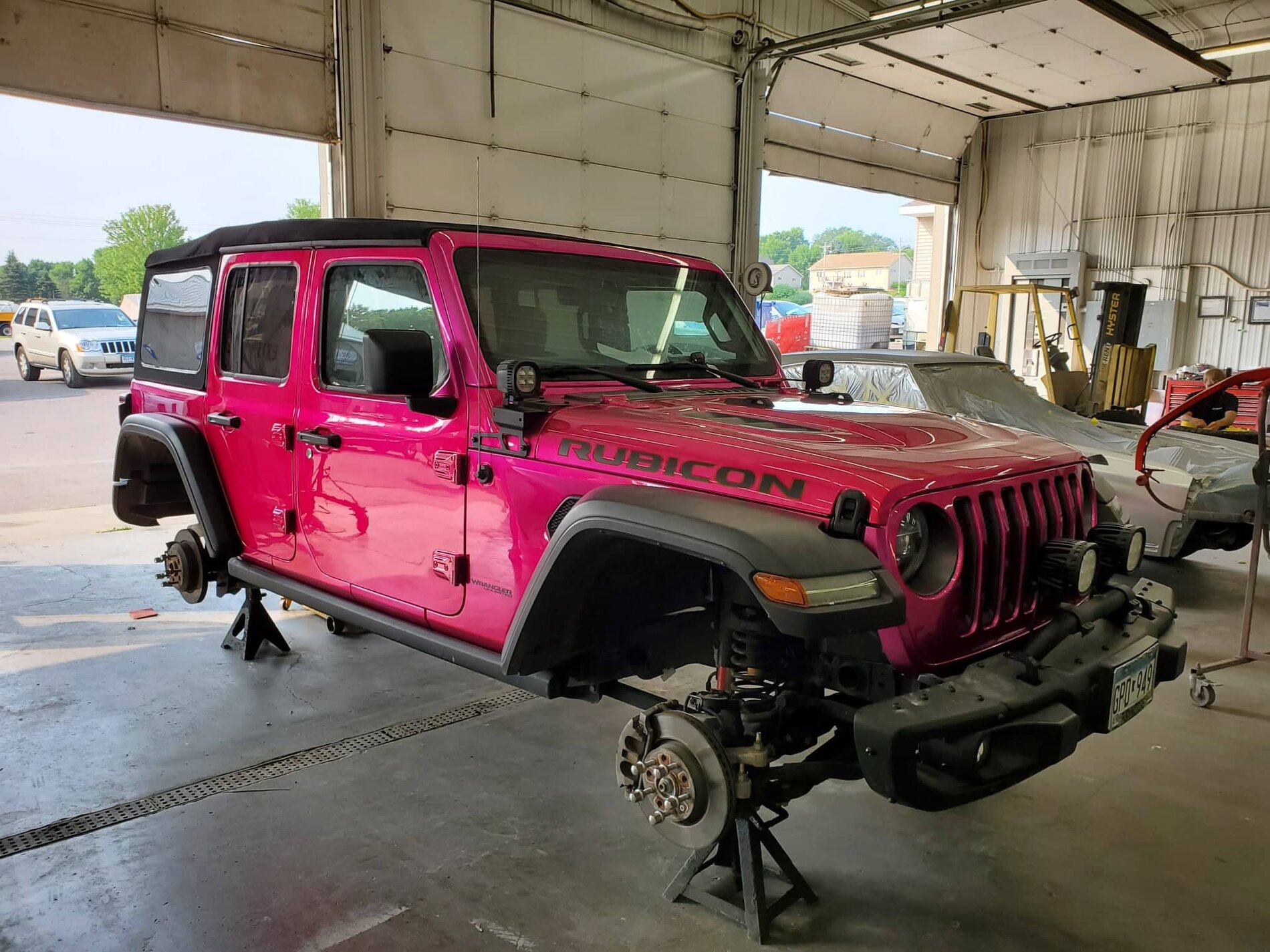 Jeep Wrangler 2021 ra mắt phiên bản màu hồng cực nam tính