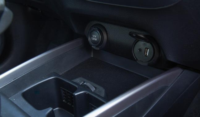 2020-suzuki-xl7-philippines-usb-and-12-volt-socket-front-and-cup-holders-5f4f75fcd04f7