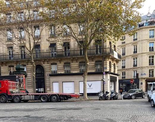 Lộ diện showroom đầu tiên của VinFast tại thủ đô Pháp.