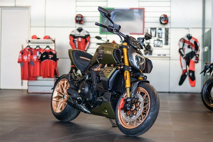 Chi-tiet-Ducati-Diavel-1260-Lamborghini-dau-tien-tai-Viet-Nam_1