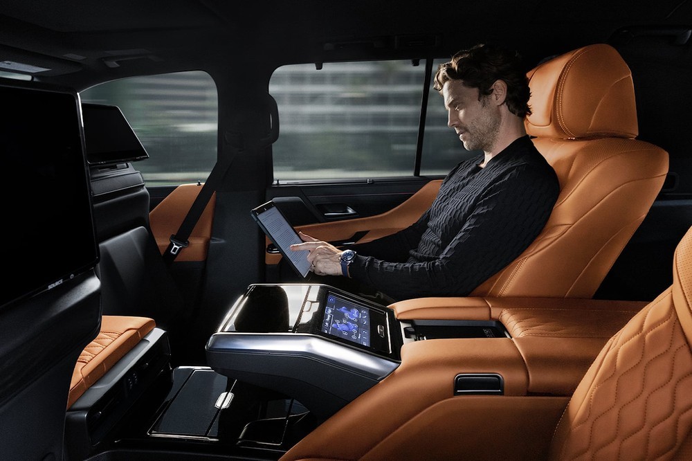 Lexus LX 600 2022 bản Executive được trang bị 2 ghế thương gia phía sau