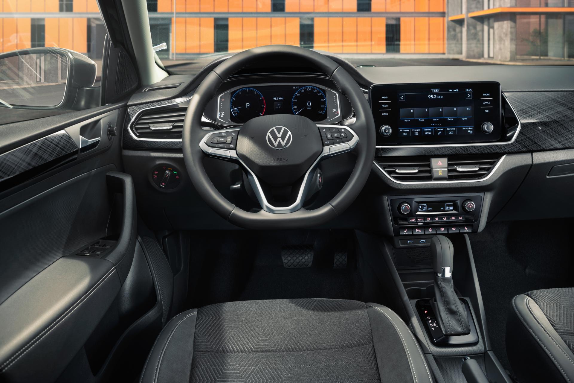 khoang-lai-Volkswagen-Polo-Sedan-2020