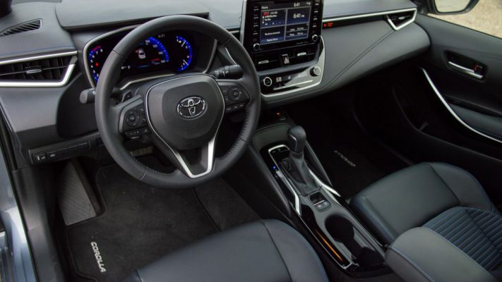 tien-nghi-Toyota-Altis-2020