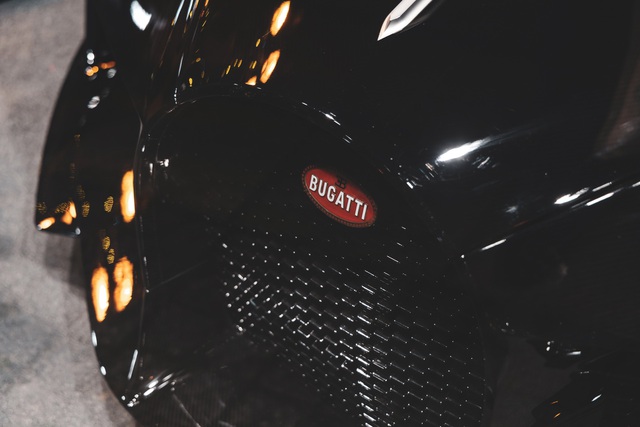 sieu-xe-bugatti-tro-thanh-do-trang-tri-noel-dat-nhat-hanh-tinh-5