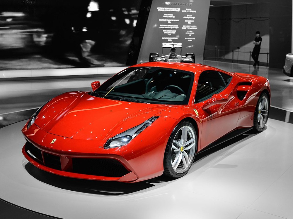 Siêu xe Ferrari 488 GTB chỉ có giá dưới 13,5 tỷ đồng tại Việt Nam