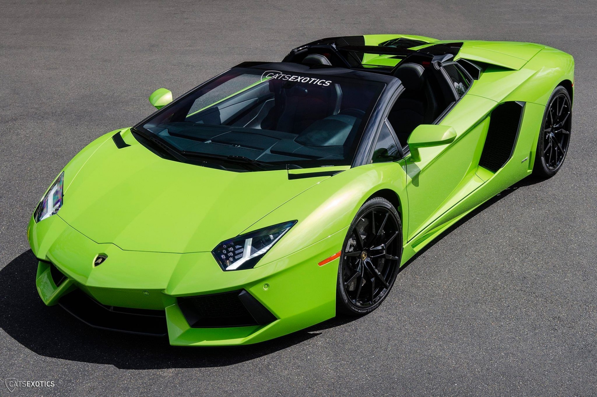 Bộ đôi Lamborghini Aventador cực độc cập bến Campuchia nhưng vị chủ nhân  mới là điều bất ngờ?