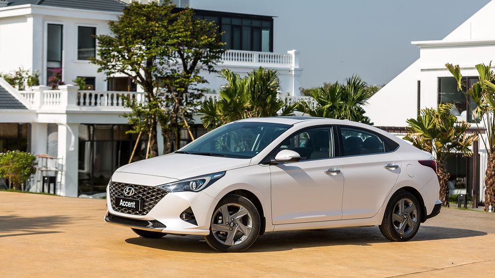 So sánh 2 chiếc xe sedan: Hyundai Accent và Kia Cerato