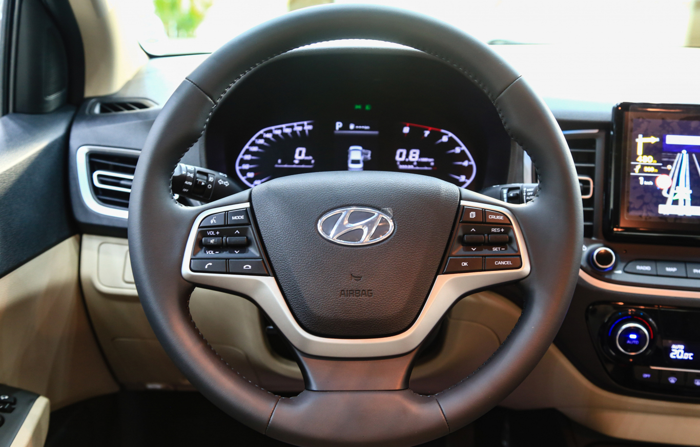 Hyundai Accent 2015 nhập khẩu giá ngang i10 có nên mua?