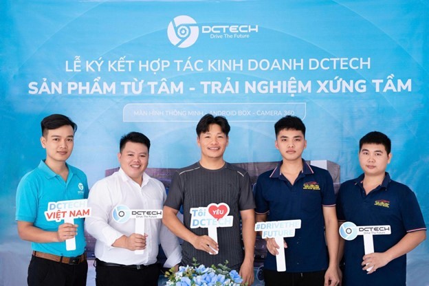 <em>Lễ ký kết DCTECH và Đại lý….</em>