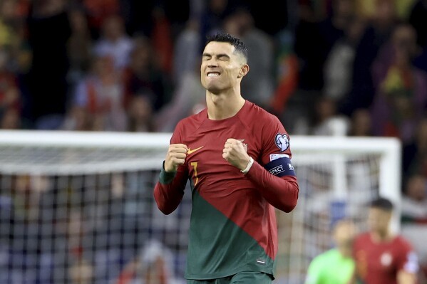 Bồ Đào Nha với đầu tàu Ronaldo. Ảnh: AP News