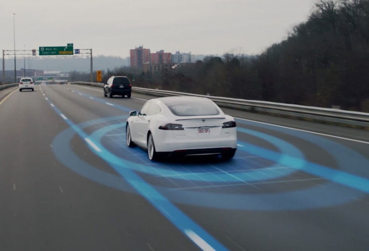 Tính năng lái tự động Tesla là phát minh hiện đại trong ngành công nghiệp xe hơi nhưng tiềm tàng nhiều rủi ro