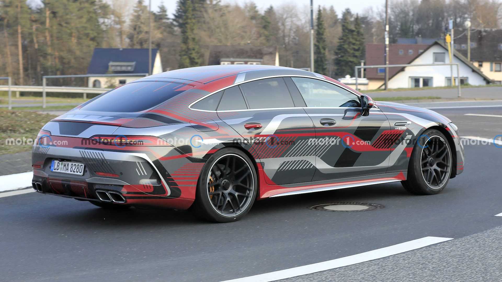 Mercedes AMG GT 73e - siêu xe hybrid hé lộ những hình ảnh chạy thử đầu tiên
