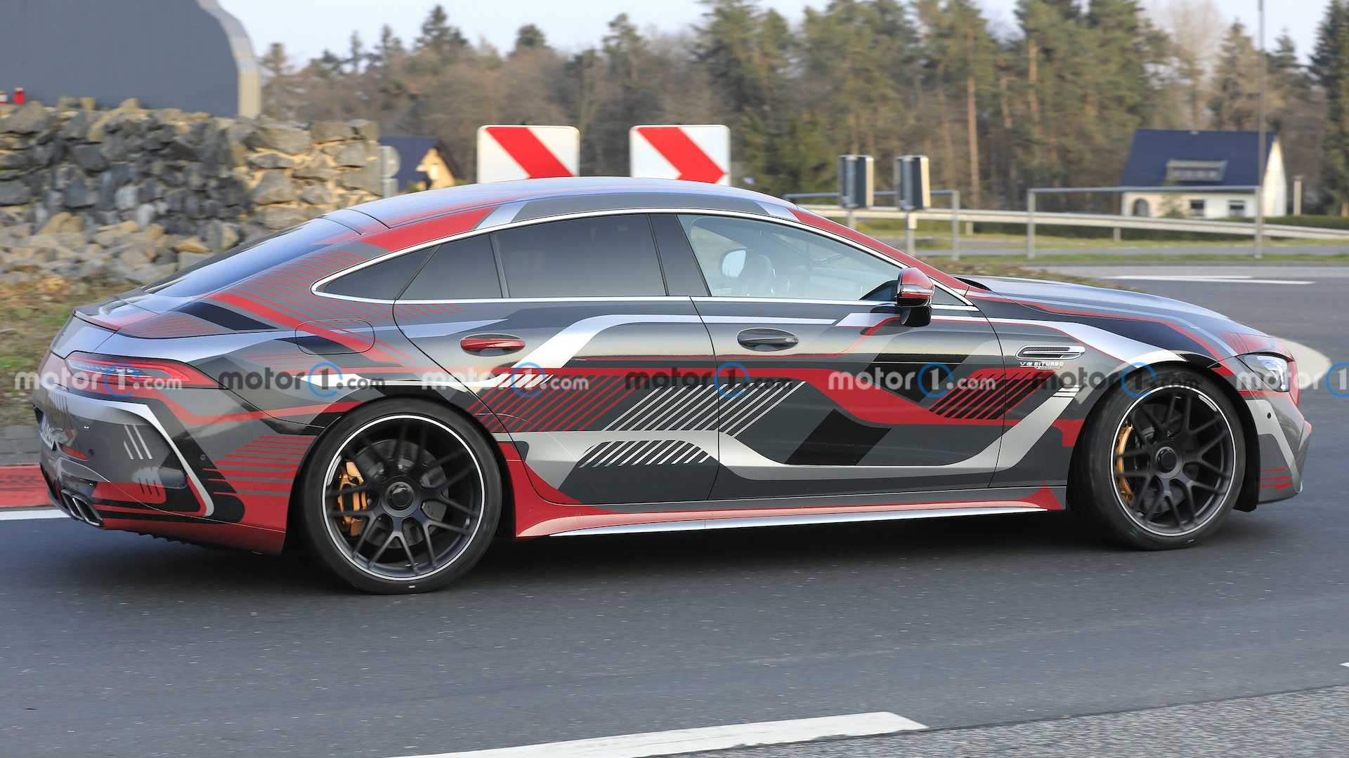 Mercedes AMG GT 73e - siêu xe hybrid hé lộ những hình ảnh chạy thử đầu tiên