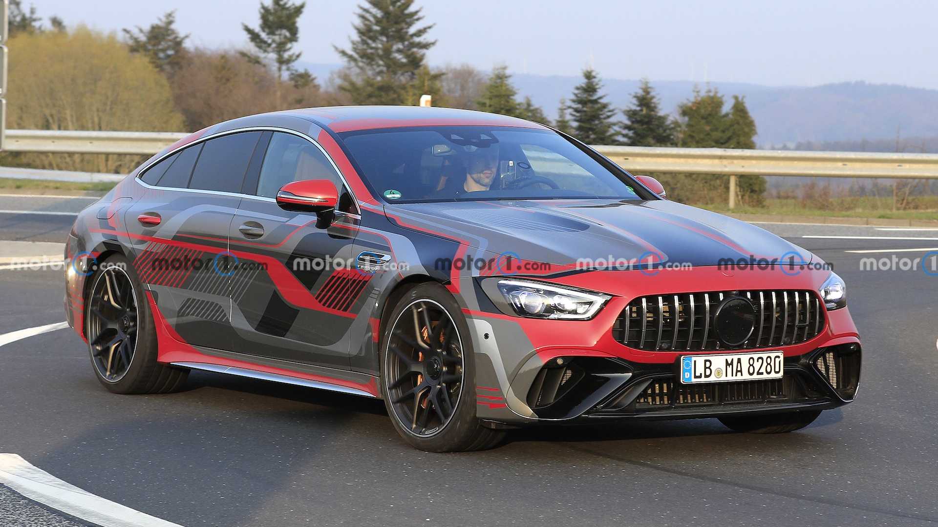 Mercedes AMG GT 73e - siêu xe hybrid hé lộ những hình ảnh chạy thử đầu tiên