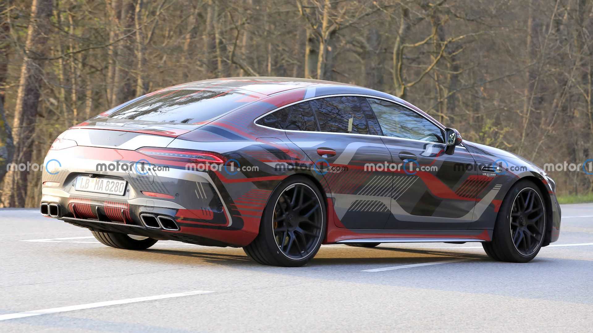 Mercedes AMG GT 73e - siêu xe hybrid hé lộ những hình ảnh chạy thử đầu tiên