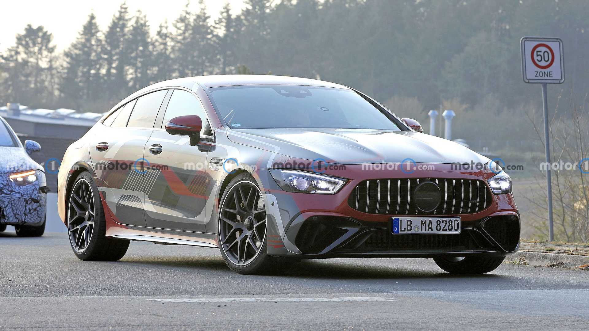 Mercedes AMG GT 73e - siêu xe hybrid hé lộ những hình ảnh chạy thử đầu tiên