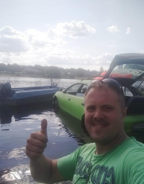 Đây là người đàn ông đã tự mình tái chế chiếc xe lội nước đầy thú vị và độc đáo
