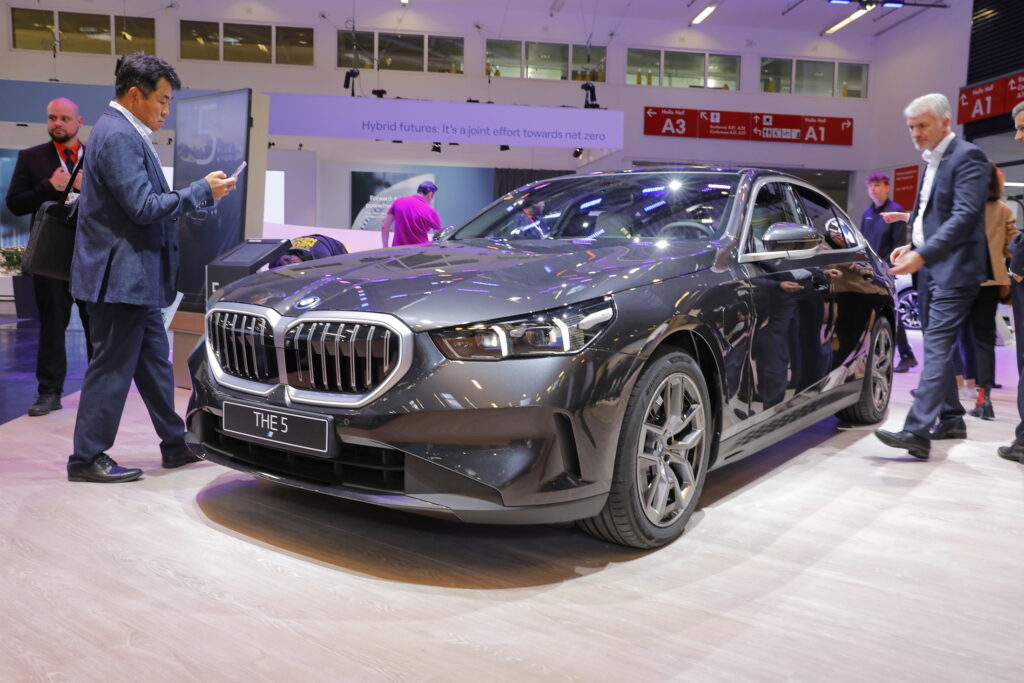 https___www.carscoops.comhttps___www.carscoops.com