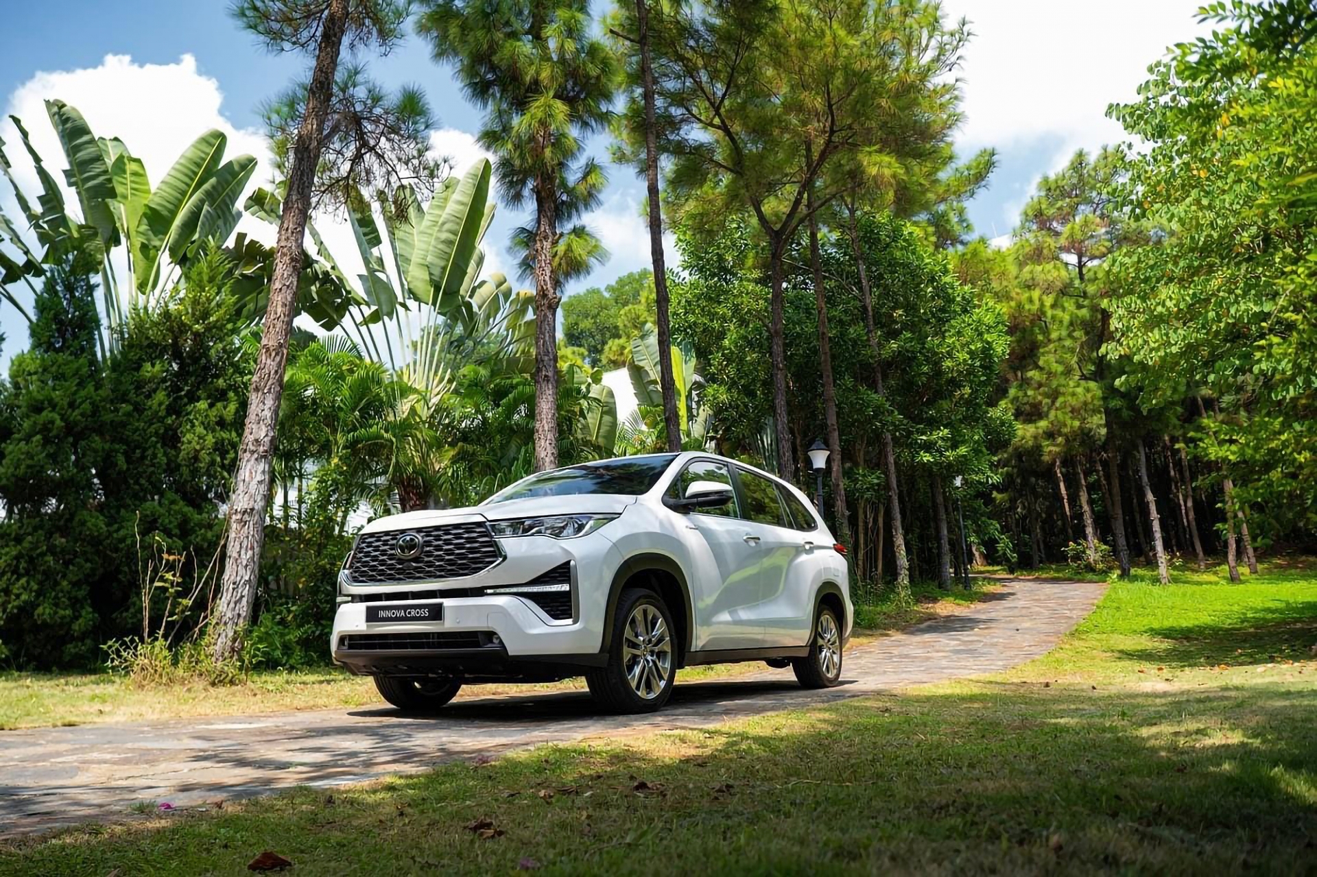 toyota-innova-2023-01