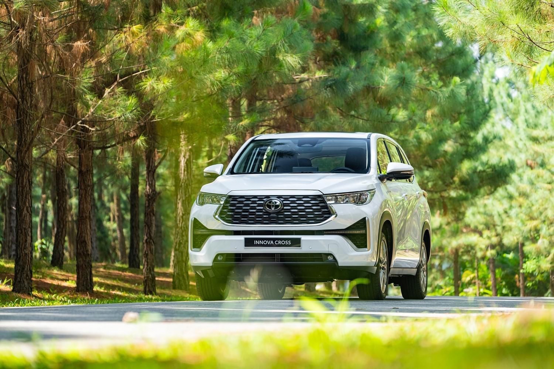 toyota-innova-2023-02