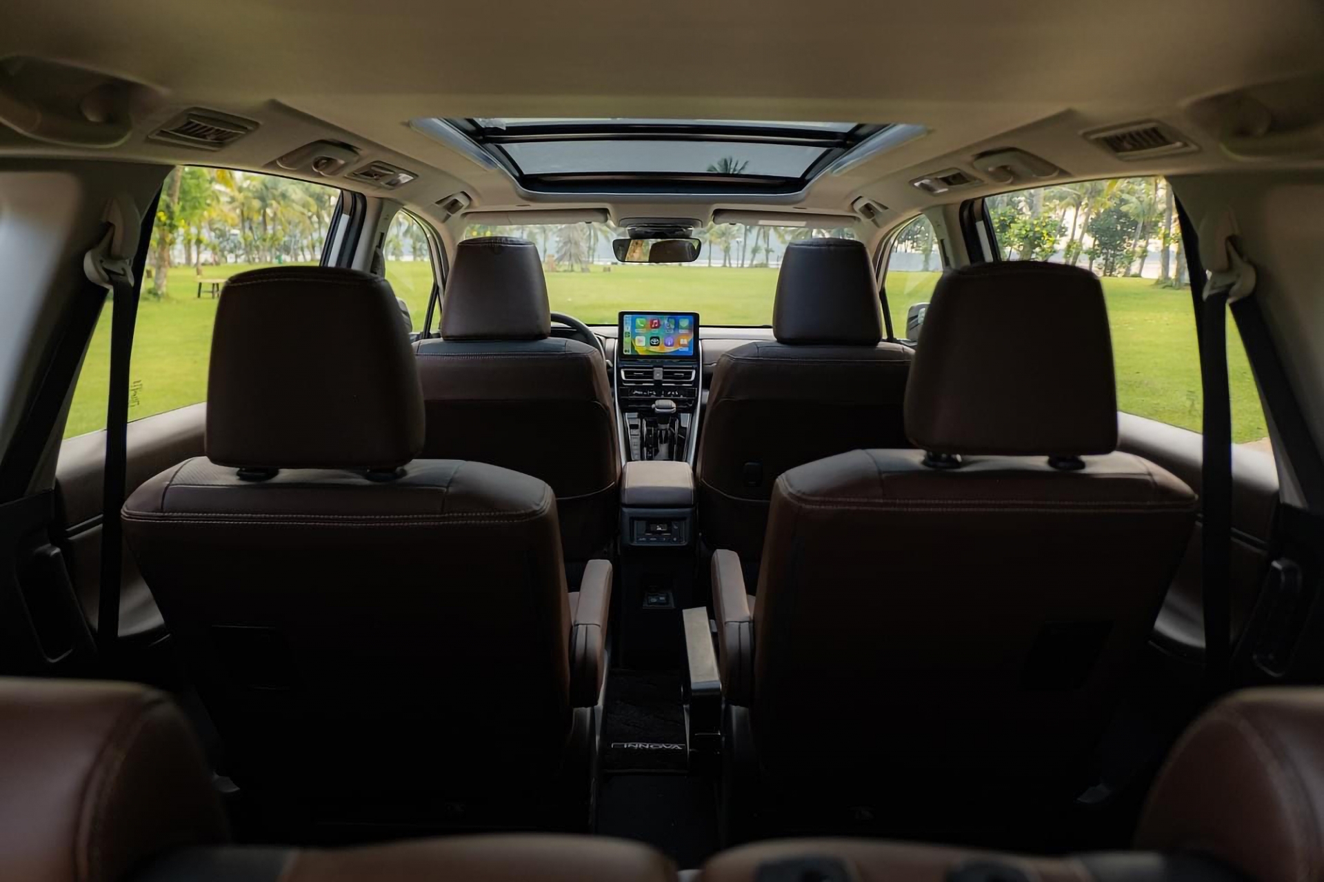 toyota-innova-2023-07