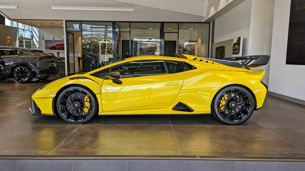 https___www.carscoops.comhttps___www.carscoops.com