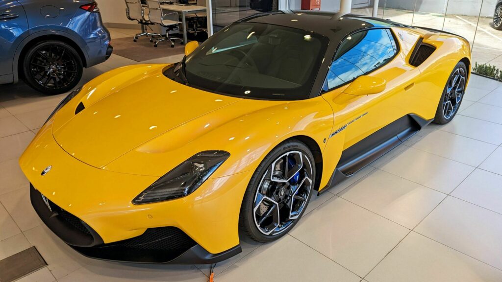 https___www.carscoops.comhttps___www.carscoops.com