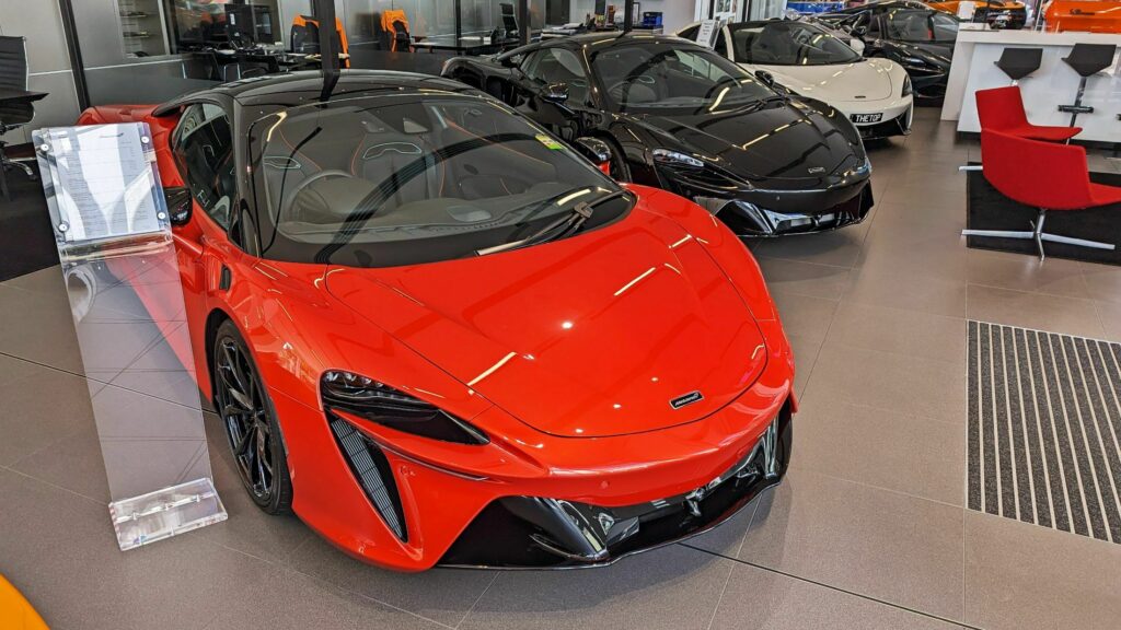 https___www.carscoops.comhttps___www.carscoops.com