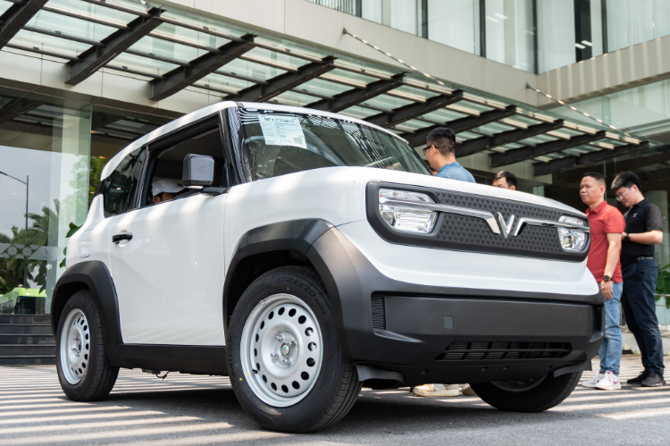 Trước đó, VF3 nhận được nhiều ý kiến phản hồi không được yêu thích bộ mâm để trần, sơn bạc