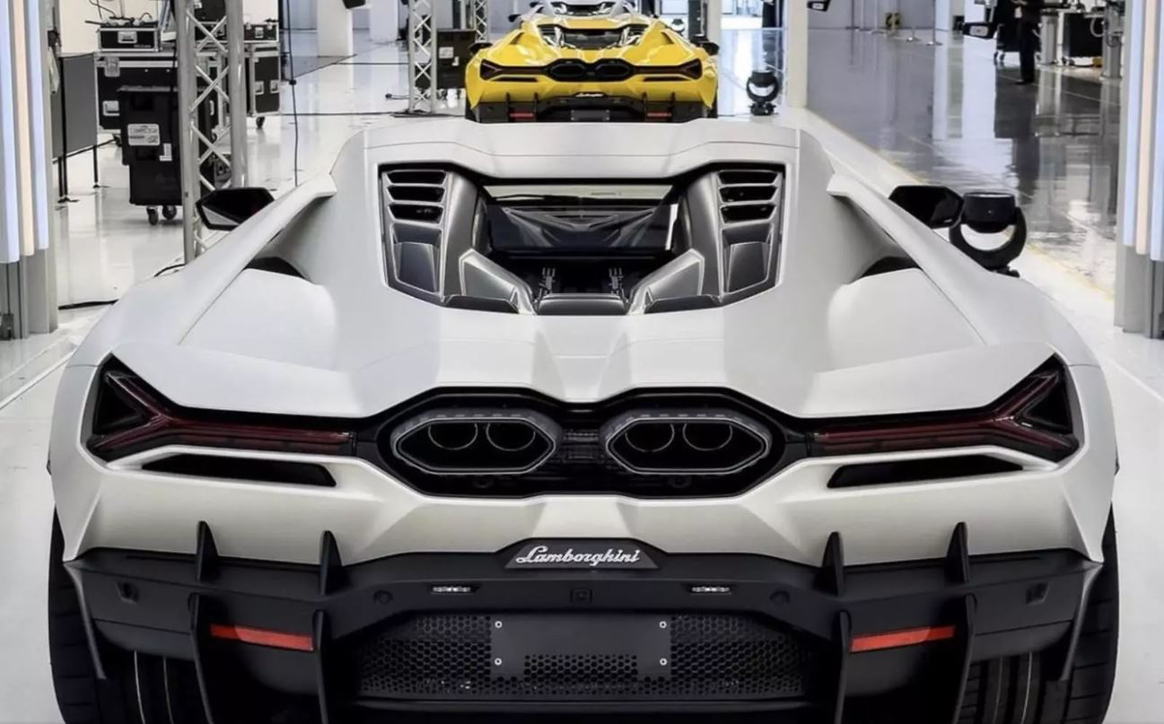 Khám phá siêu phẩm Lamborghini Revuelto của đại gia Việt có giá trị lên tới 55 tỷ đồng