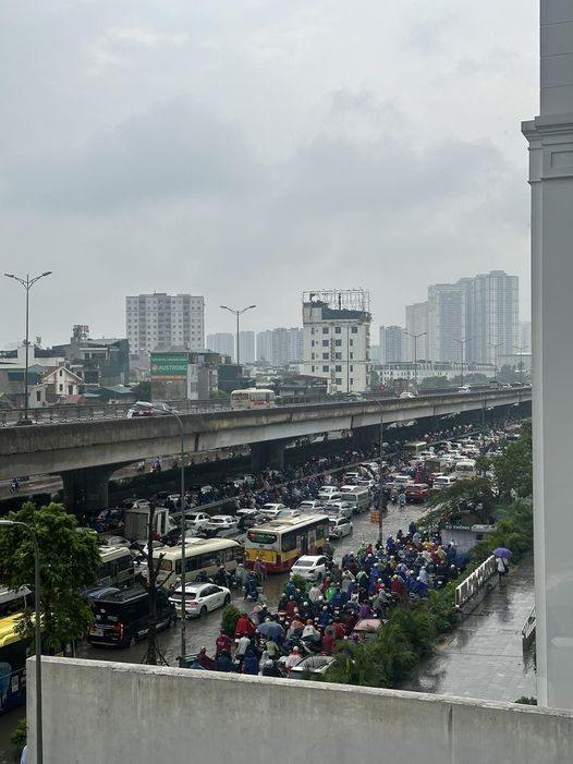 Trực đường Nguyễn Xiển - Linh Đàm tắc cứng