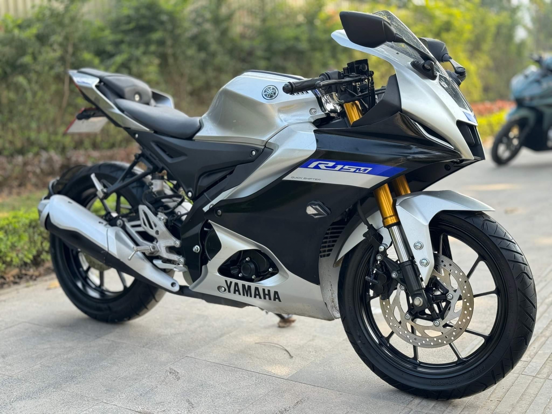 09