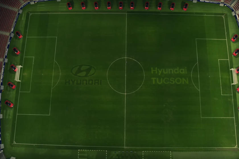 Logo Hyundai được đặt trên SVĐ Wanna Metropolitano để chào mừng sự ra mắt của Hyundai Tucson mới