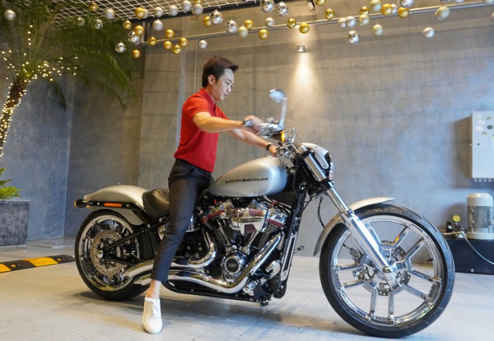 Harley-Davidson Breakout 114 bà xã Đàm Thu Trang tặng vào dịp Giáng sinh