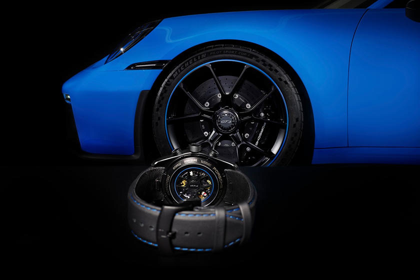 Cánh quạt của rô-tơ đồng hồ có thiết kế giống với za-lăng của Porsche 911 GT3