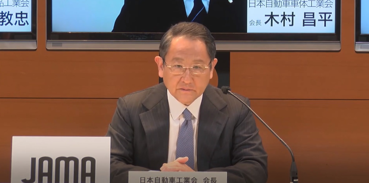 CEO Akio Toyoda tại một cuộc họp báo của JAMA