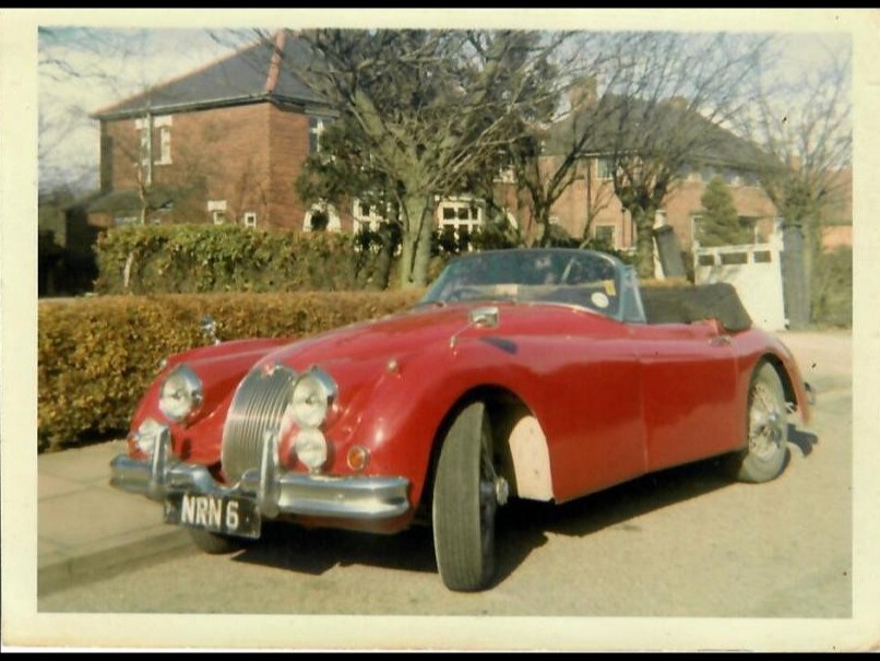 Chiếc Jaguar lúc còn nguyên vẹn
