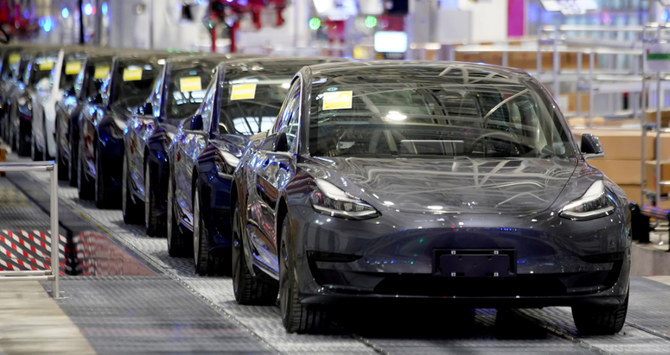 Tesla Model 3 - Mẫu xe điện bán chạy nhất thế giới năm 2020