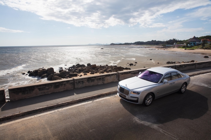 Rolls-Royce New Ghost tại biển Hồ Tràm - Vũng Tàu
