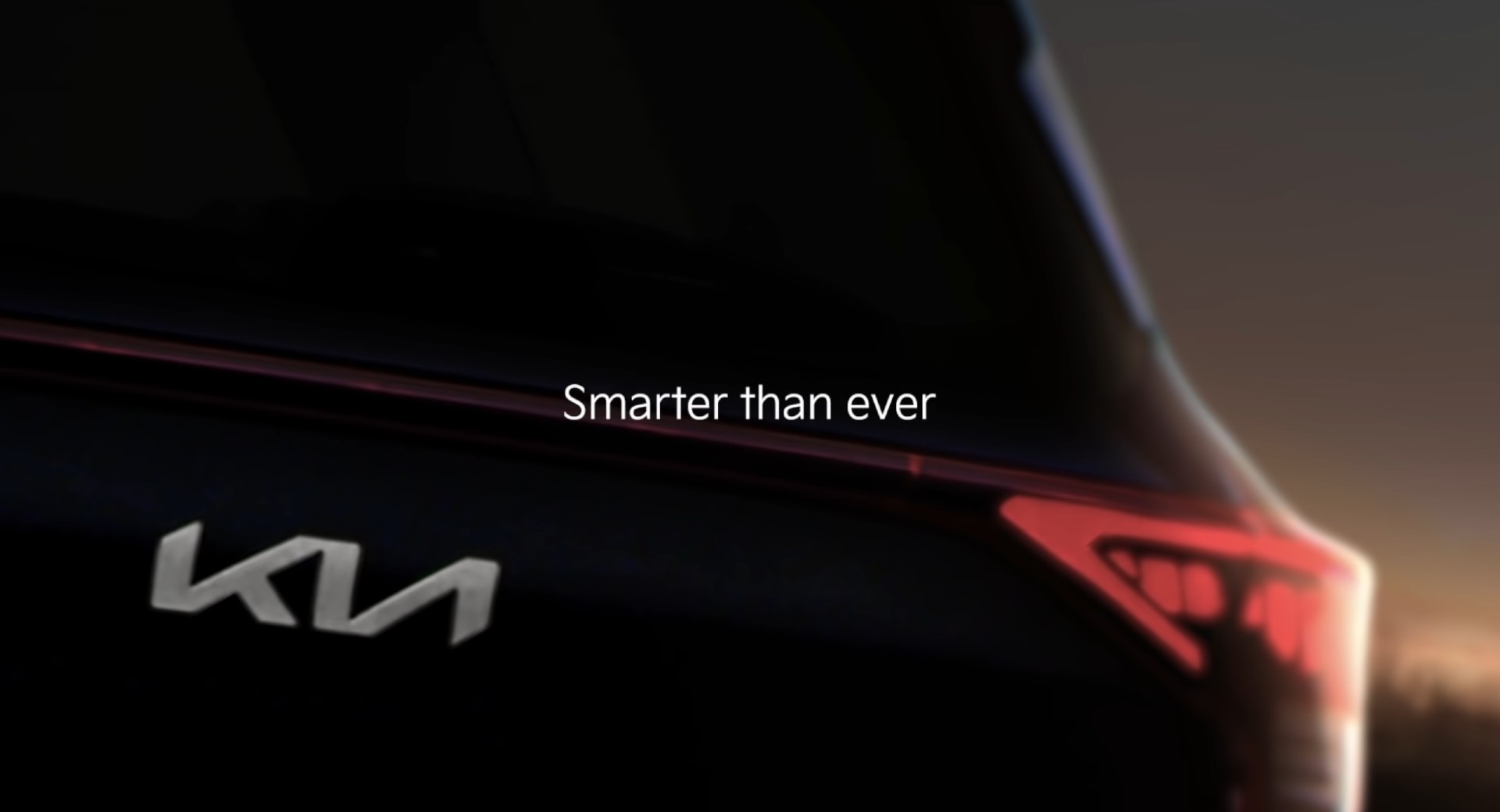 Kia Carens thế hệ thứ tư ra mắt cùng logo mới