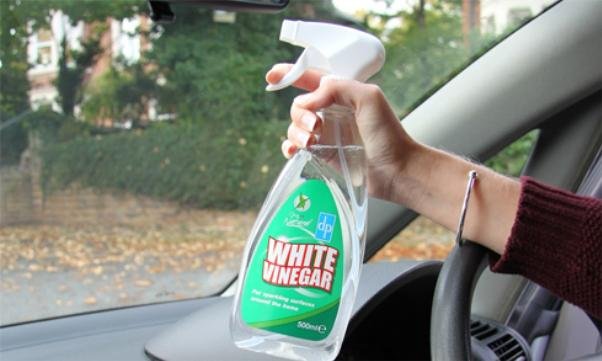 Khử mùi ô tô bằng giấm trắng