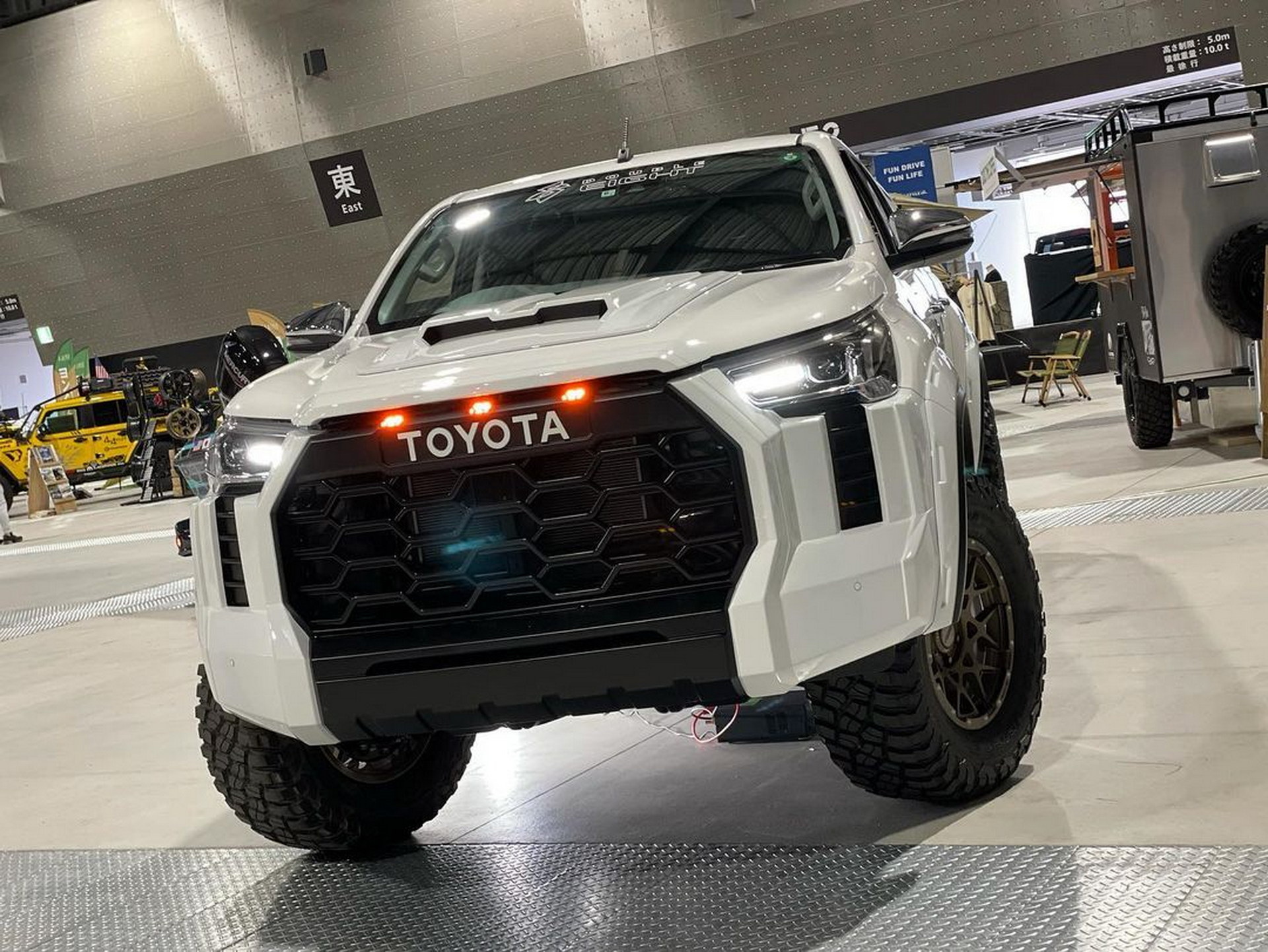 GMG-88-Toyota-Hilux-With-Tundra-Face-4