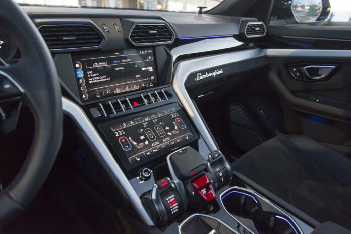 Hệ thống màn hình được trang bị trên Lamborghini Urus