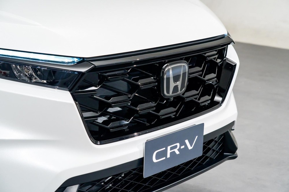 Cận cảnh lưới tản nhiệt của Honda CR-V EL 4WD 2023