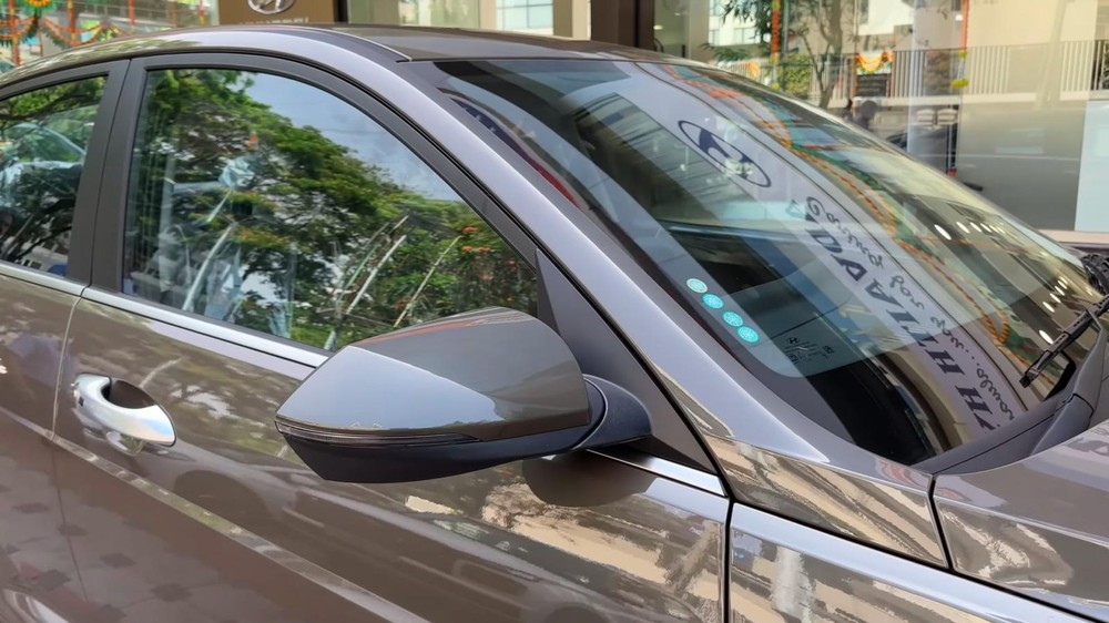 Ốp gương chiếu hậu của Hyundai Accent 2023 bản SX (O) Turbo số sàn