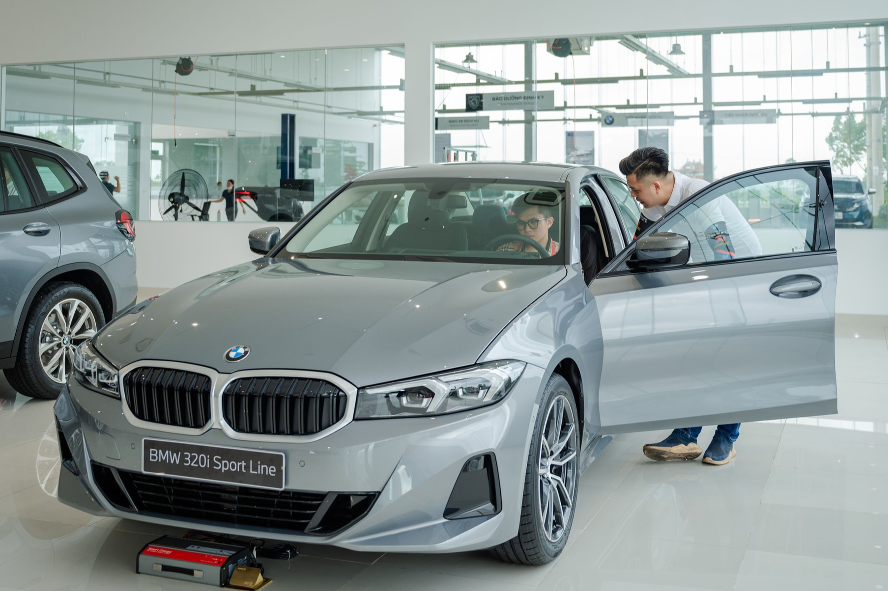 Giá bán đối thủ BMW 3-series giảm mạnh khi bản base thấp hơn cả Camry
