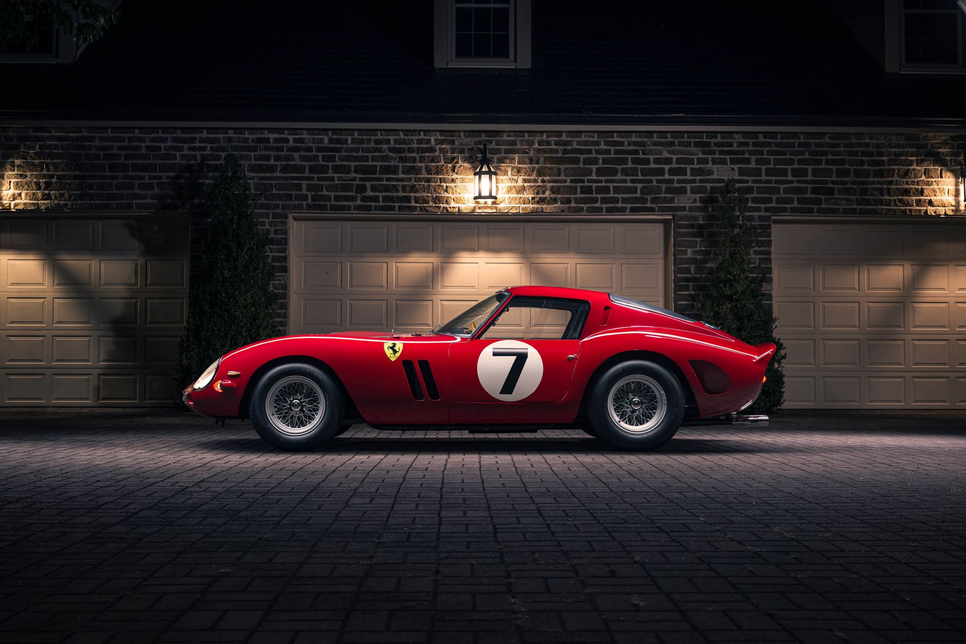 Siêu xe Ferrari 330 LM/250 GTO 1962 đấu giá gần 52 triệu USD