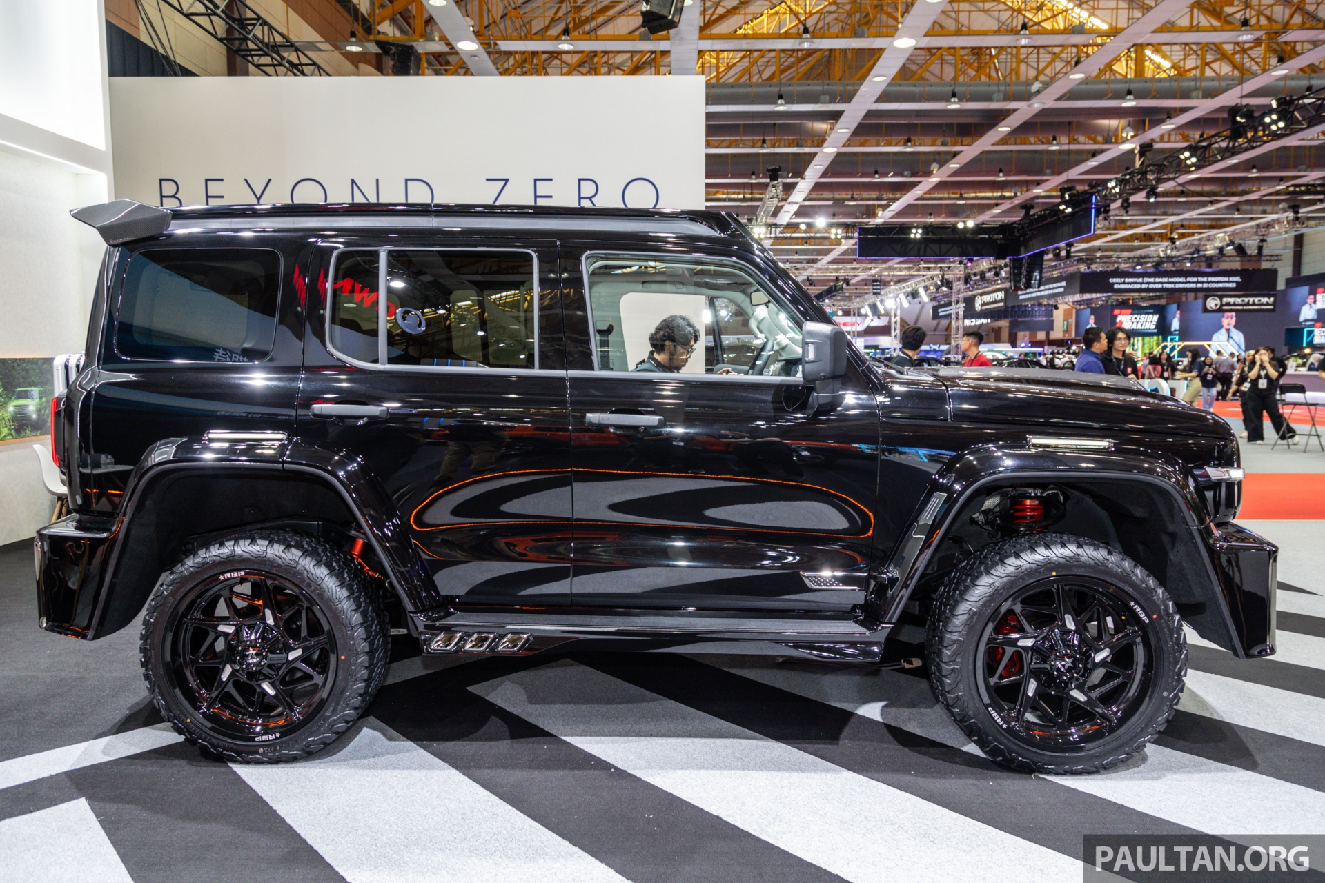 2024-MAS_GWM-Tank-300-4WD_Ext-3