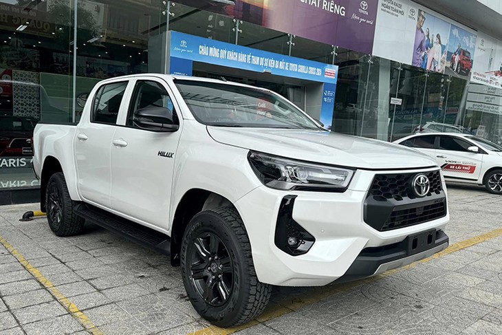 ngam-toyota-hilux-2024-tu-668-trieu-dong-vua-ra-mat-viet-nam-3248